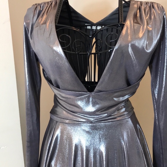 STUNNING Halston Heritage Plunging V-Neck Gray Metallic Long Sleeve Dress - Picture 2 of 12